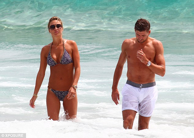 article-0-1F5CD48F00000578-795_634x451