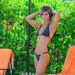 2716655E00000578-3016474-Flashing_the_flesh_-a-2_1427600654087