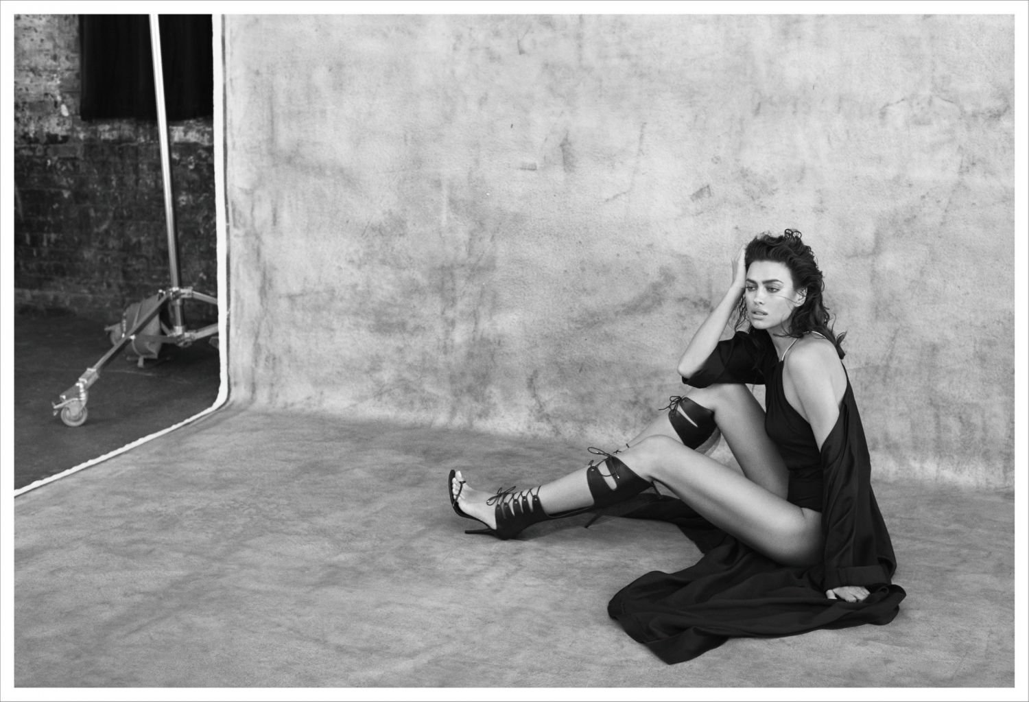 Irina-Shayk-Harpers-Bazaar-China-March-2015-8