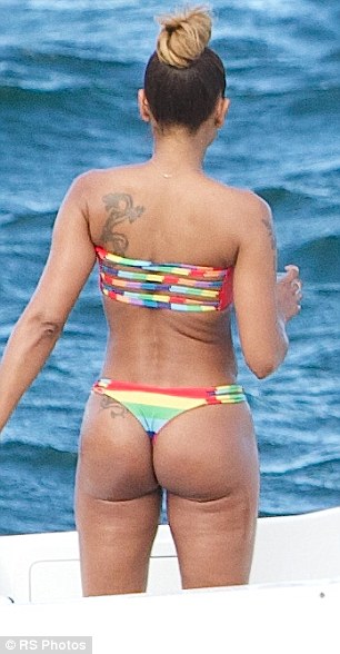 article-2583200-1C6106CC00000578-386_306x588