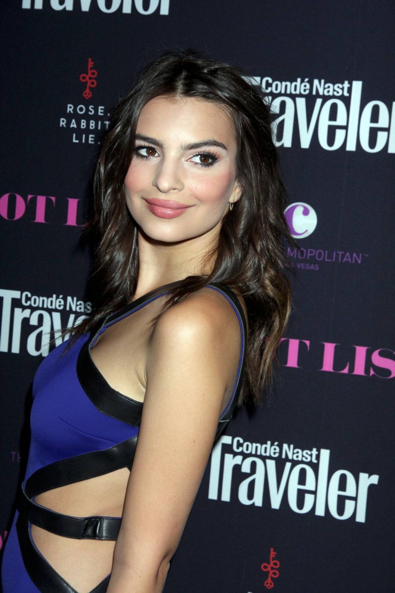 Emily-Ratajkowski-15