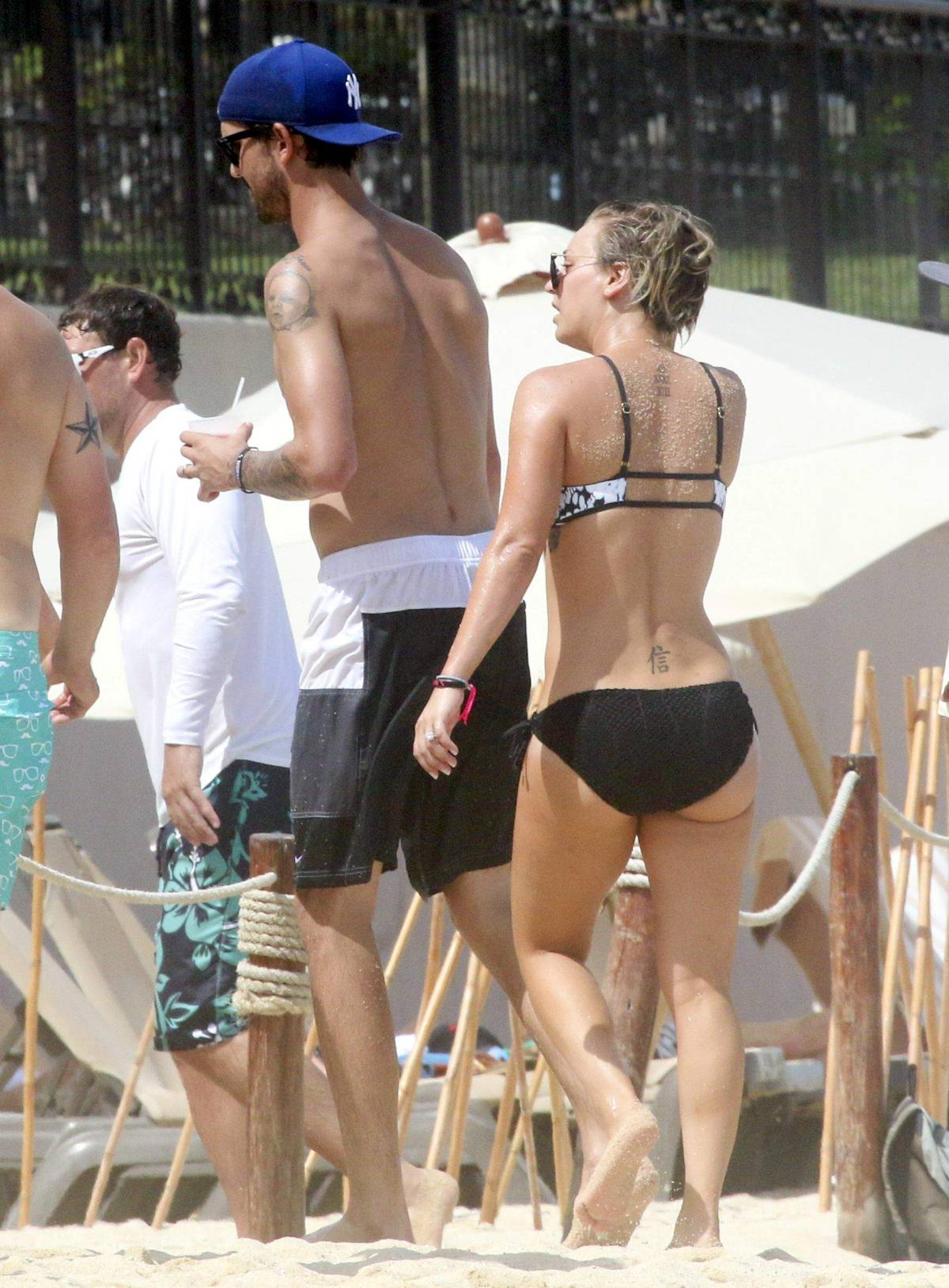 Kaley-Cuoco-102
