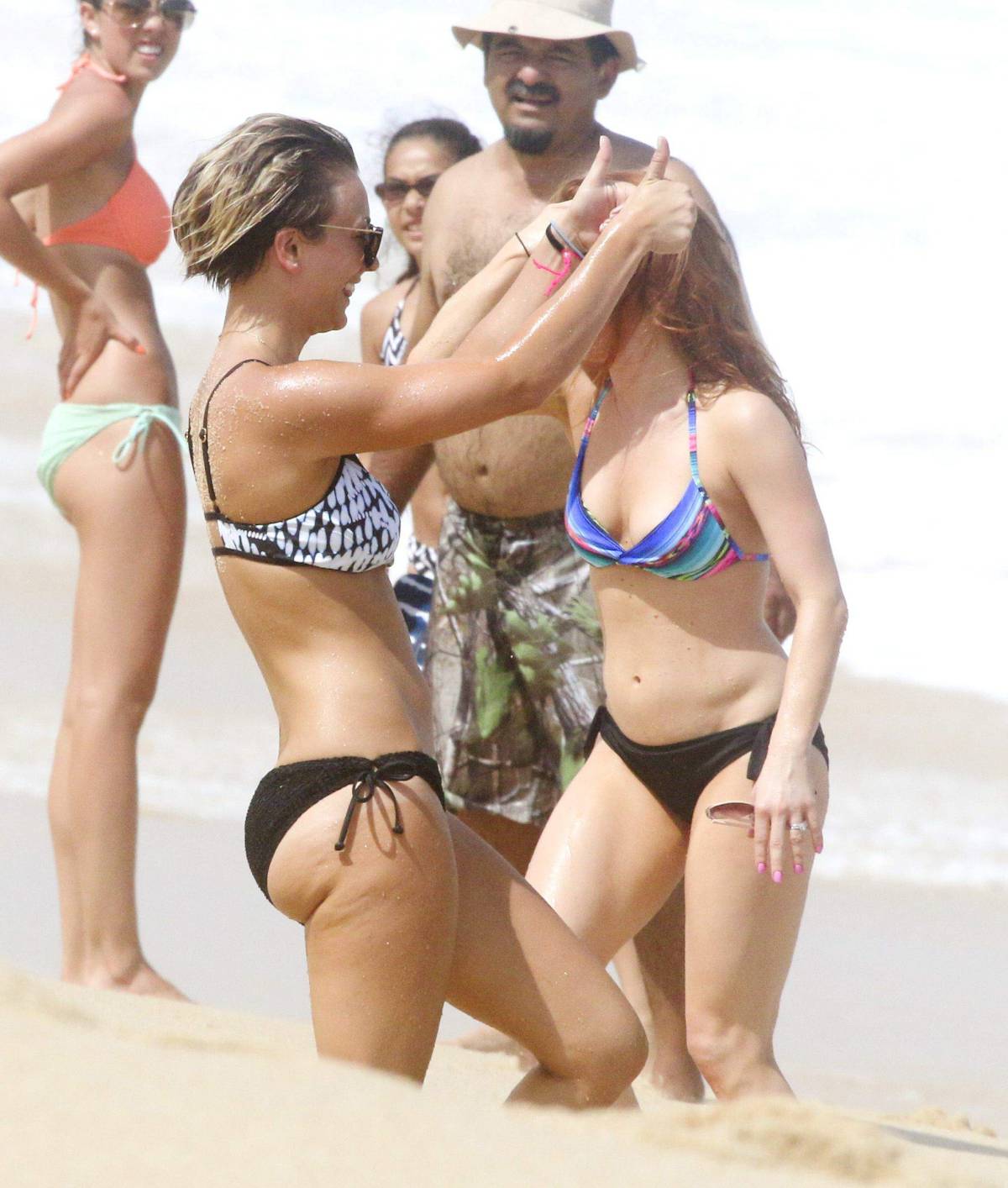 Kaley-Cuoco-105