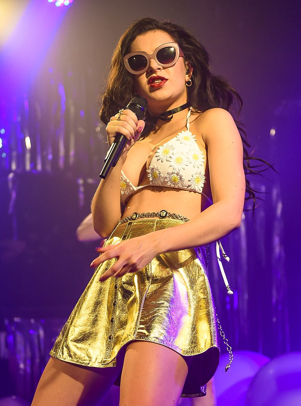 Charli-XCX-Performing-Heaven-London-2