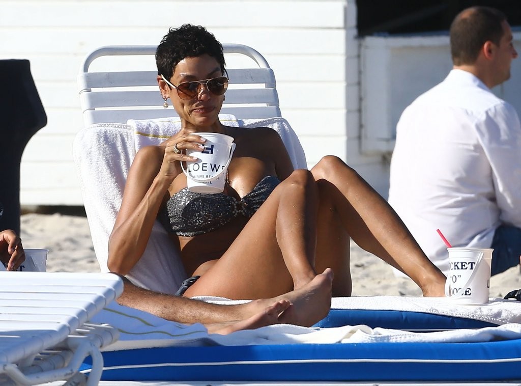 Nicole-Murphy-in-Bikini-7
