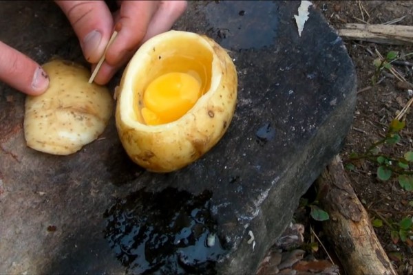 Πήρε μια πατάτα και έβαλε μέσα σε αυτήν ένα αβγό. Ο λόγος; Καταπληκτικός! - Funny-Περίεργα