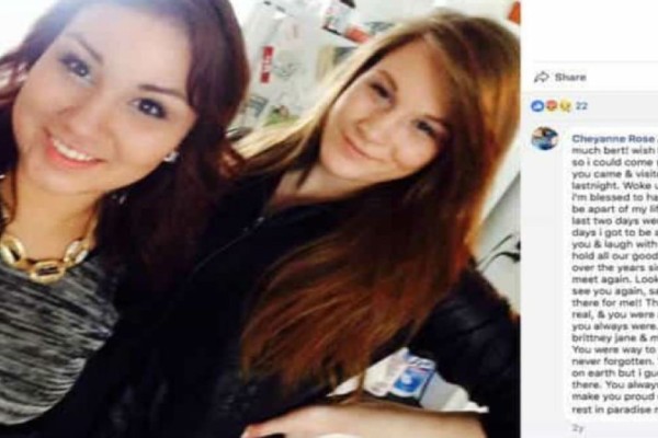 21χρονη ανέβασε μία selfie με την φίλη της - Μoλις την πρόσεξαν καλύτερα κάλεσαν αμέσως την αστυvομία - Funny-Περίεργα
