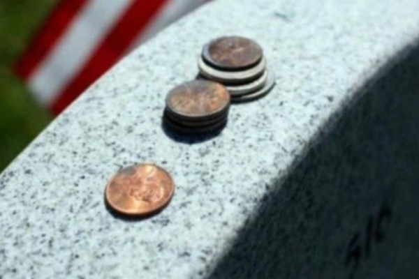 Μέγα λάθος: Αν δείτε κέρματα πάνω σε τάφο μην τα ακουμπήσετε - Funny-Περίεργα