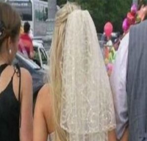 Η νύφη κρατούσε μυστικό το φόρεμα που θα φορούσε στο γάμο - Μόλις την είδε ο γαμπρός... - Funny-Περίεργα