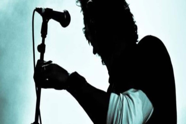 Έλληνας τραγουδιστής που σερβίρεται με ζαμπόν και τυρί... Το καμένο ανέκδοτο της ημέρας (21/3) - Funny-Περίεργα